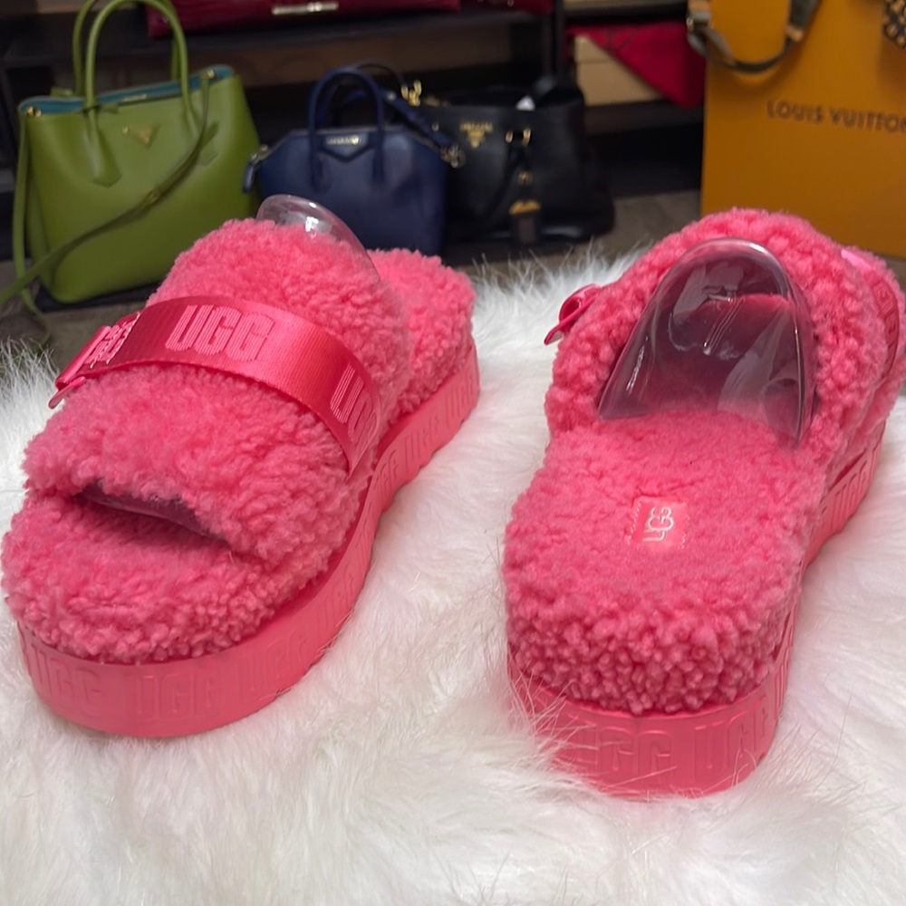 NEW Pink UGG slippers